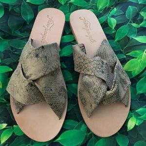 NWT Free People Snakeskin Tan Slides Sz 8/EU 39